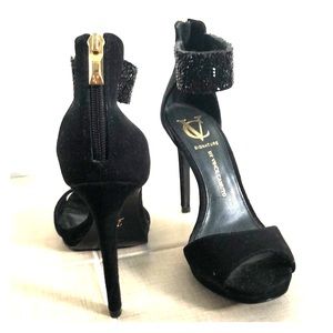 Vince Camuto signature Sanya sandals